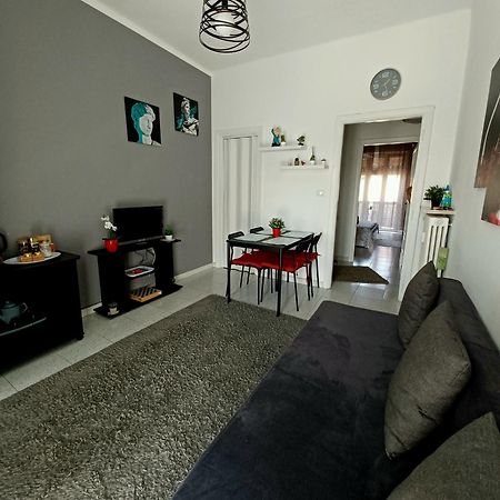 Intero Appartamento Luminoso E Accogliente ! Turin Luaran gambar