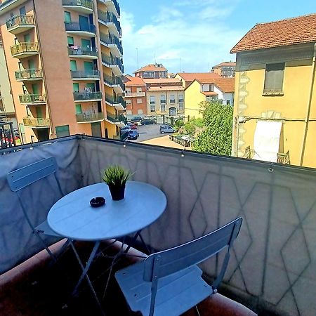 Intero Appartamento Luminoso E Accogliente ! Turin Luaran gambar