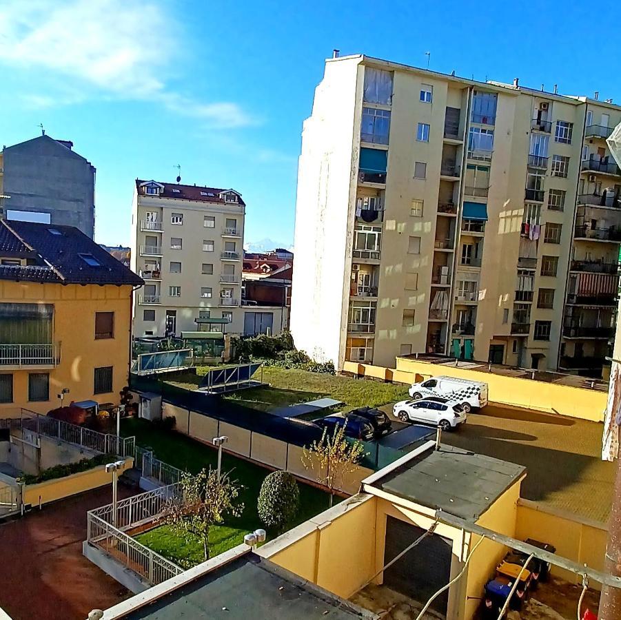 Intero Appartamento Luminoso E Accogliente ! Turin Luaran gambar
