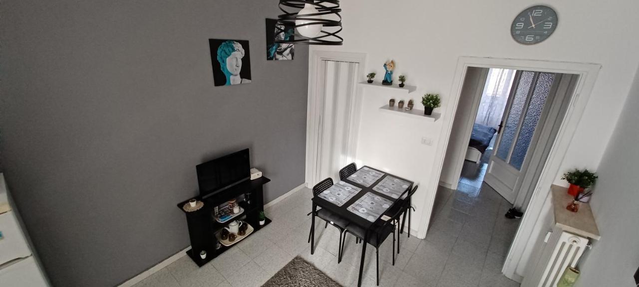Intero Appartamento Luminoso E Accogliente ! Turin Luaran gambar